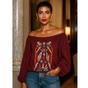 Solitaire NWOT $88 Large Off Shoulder‎ Long Sleeve Embroidered Burgundy Blouse